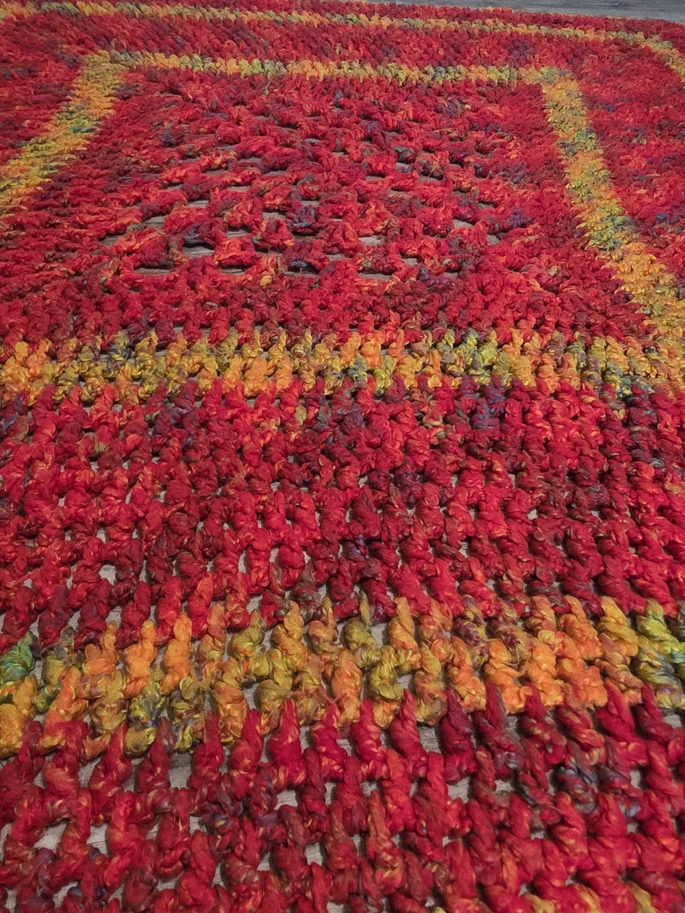 VIBRANT RETRO SUNBURST CROCHET AFGHAN BLANKET